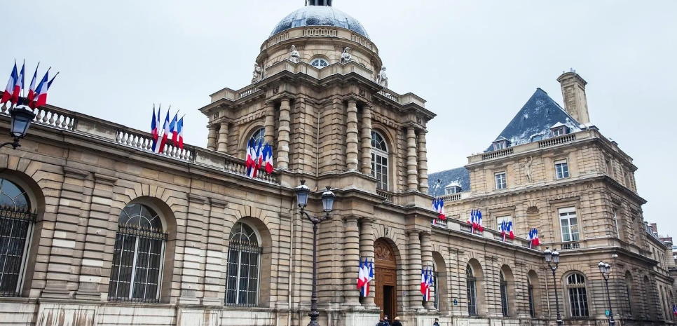 Fransız senatörler reşit olmayanların cinsiyet değiştirmesini yasaklama çağrısında bulundu