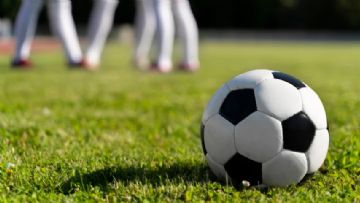 Bes Trans Oyuncunun Yer Aldigi Kiz Futbol Takiminin Rakibini 10-0 Yenmesi Öfkeye Neden Oldu