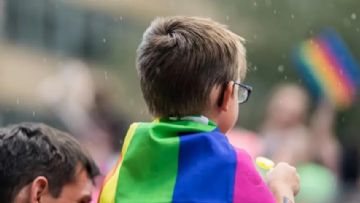 Bir Babanin, Oglunu Cinsiyet Ideolojisinden Kurtarmak için Verdigi Hukuk Mücadelesi