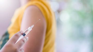 Makale: Cinsiyet Hosnutsuzlugu Yasayan Ergenlerde Ergenlik Engelleyici ve Intihar Iliskisi