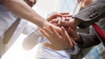 Eski Bir Transseksüelin Cinsiyet Disforik Çocuklar için Birliktelik Çağrısı