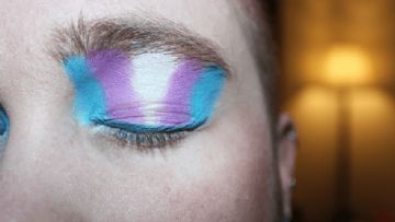 Genç Kadın, Trans Erkek Olarak Geçirdiği Bir Yılda Yaşadıklarını Anlattı