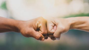 İki Transseksüel Arkadaşın Esas Cinsiyetlerine Dönüş Yolculuğu