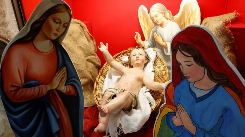 İtalya’da bir kilisenin Hz. İsa’nın doğum tasvirinde iki anneye yer vermesi dine hakaret suçlamasına yol açtı