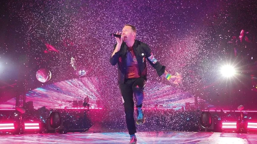 LGBT karşıtı gruplar Coldplay'in ilk Endonezya konserini protesto etti
