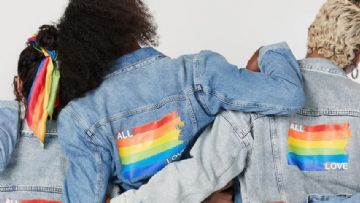 Mavi LGBT'yi Destekliyor mu?