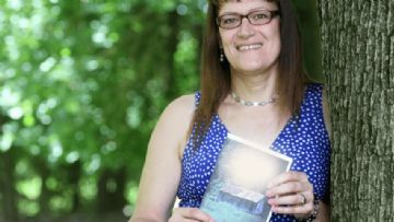 Öğretmen, 14 Yıllık Transseksüel Deneyimi Hakkında Konuşuyor