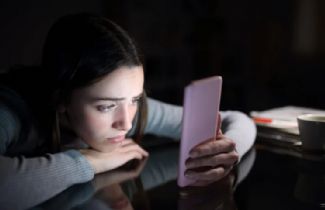 Şiddet İçeren Pornolar Genç Kızlarda Transseksüelliğe mi Neden Oluyor?