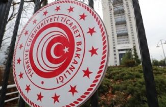 Sunglass Hut’a LGBT Görselleri Nedeniyle Reklam Durdurma Cezası