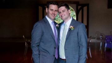 Tasiyici Annelik Yoluyla Bebek Sahibi Olan Escinsel Çift Elestiri Yagmuruna Tutuldu
