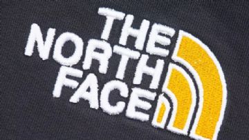 The North Face, 12 Yaşındaki Çocukların Drag Performansı Sergilediği LGBT Kampına Sponsor Oldu