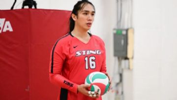 Toronto'da Düzenlenen Üniversite Kadinlar Voleybol Maçini Bes Erkek Domine Etti