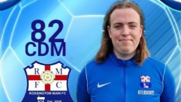 Trans Futbolcu, Kendisine Karsi Yarismayi Reddettikleri için Kadin Futbolculari Dava Etmekle Tehdit Ediyor