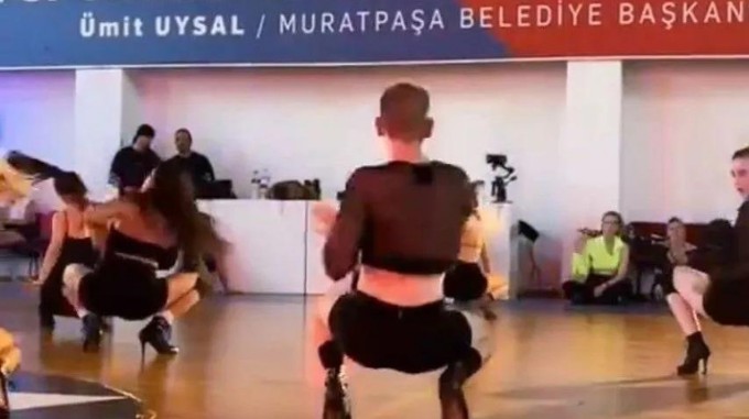 erkek dansçı